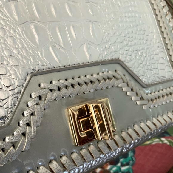 SILVER METALLIC CROCO EMBOSSED STUNNING CLUTCH/CHAIN STRAP/NWT⭐️ WESTERN CHIC - Picture 2 of 10